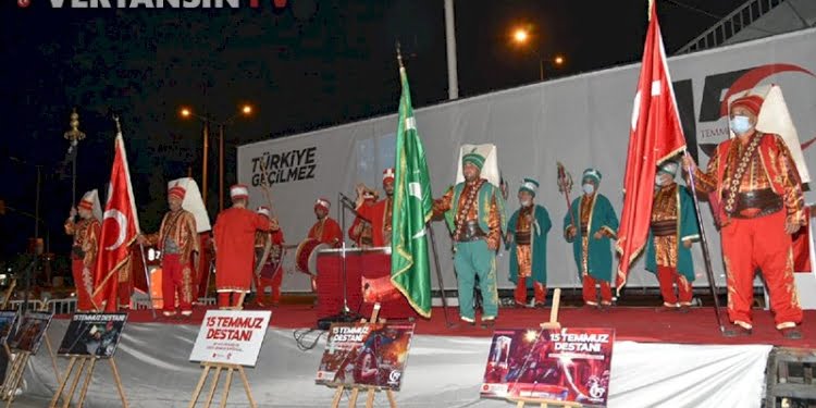 15 Temmuz töreninde marş krizi… İzmir Marşı’nı ‘siyasi’ deyip çaldırmadı!