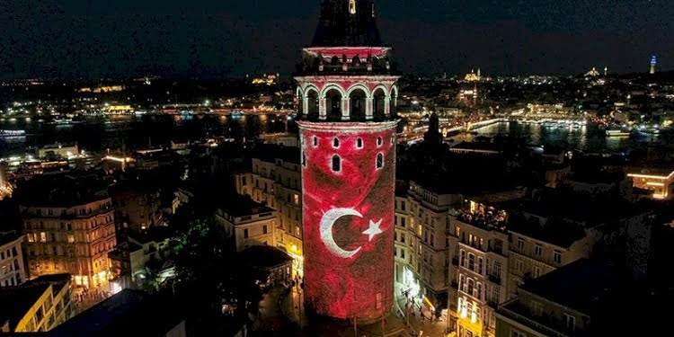 Bakan Ersoy’dan Galata Kulesi girişi zammına ilginç yorum: Yabancılar için