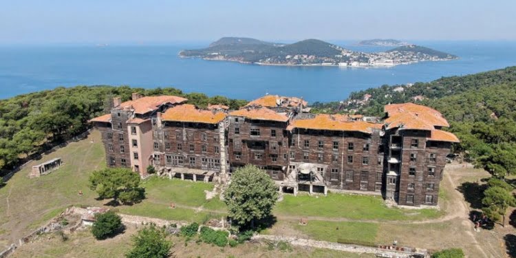 Büyükada Rum Yetimhanesi’nin ilk defa içi görüntülendi