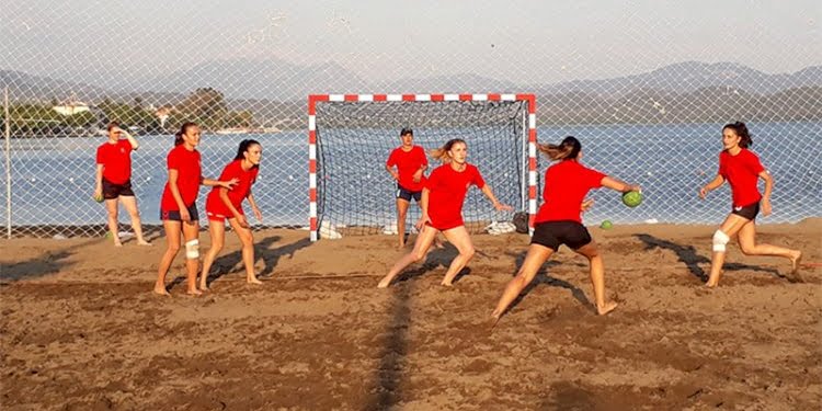 Norveç’te kadın hentbolcular, bikini giyme kuralına uymadı