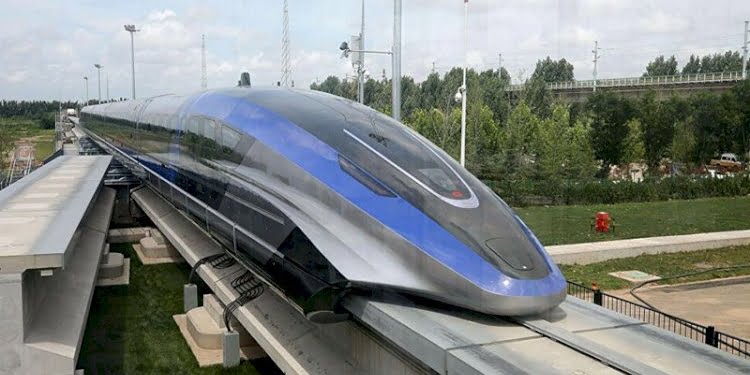 Çin, saatte 600 kilometre hıza çıkabilen maglev trenini tanıttı