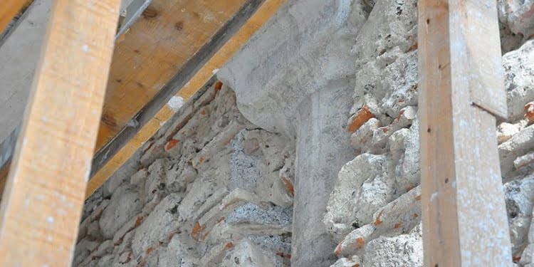 Bizans sütunlarını sıvamışlar