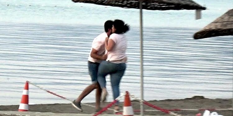 Kadın ile erkek tekme- tokat birbirine girdi: O anlar böyle görüntülendi