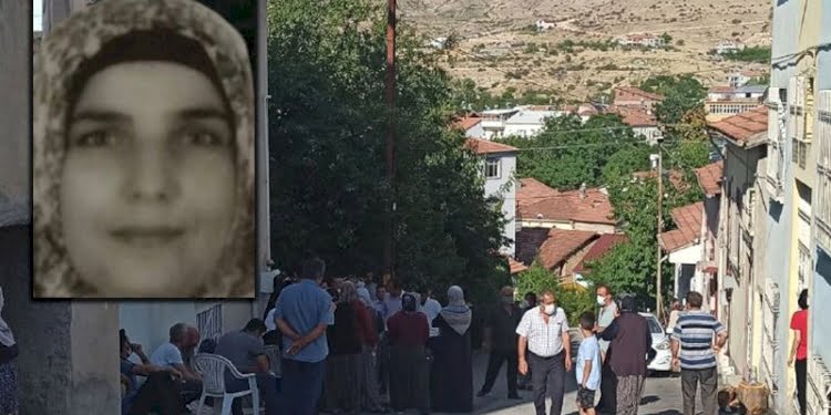Telefonu açmayan eşini bıçaklayarak öldürdü