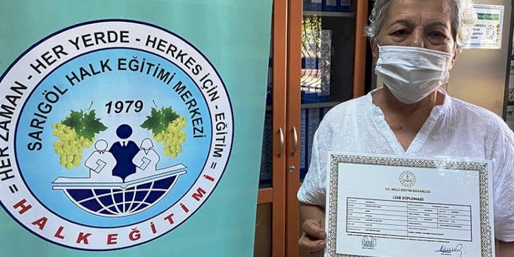 6 torunu olan kadın, 71 yaşında liseden mezun oldu