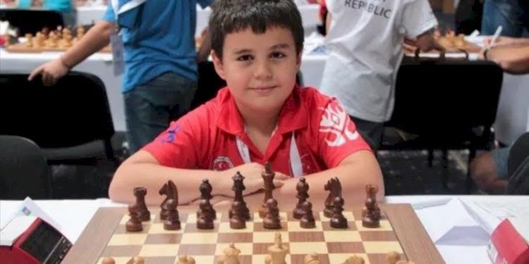 2011 doğumlu Yağız Kaan Erdoğmuş satrançta dünya birincisi oldu