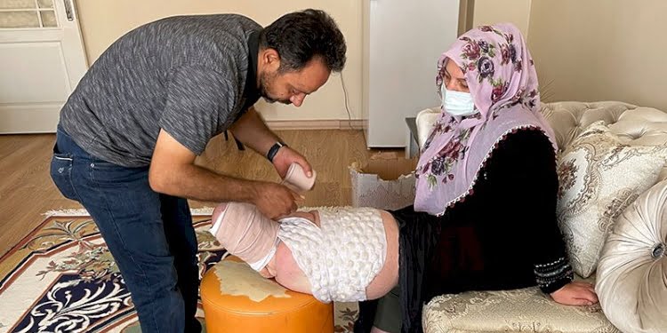 Fil hastası Ayşe ayakkabı ve çorap giyebilmek istiyor