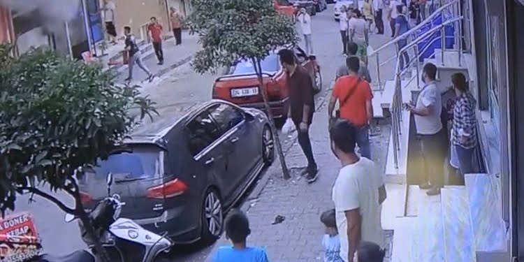 Korsan taksi durağını ateşe verdiler