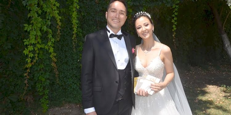 Nikah şekeri yerine dünya klasikleri dağıttılar