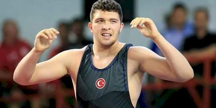 Dünya Gençler Güreş Şampiyonası’nda Hamza Bakır’dan altın madalya