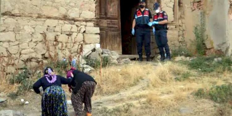 Önce eşini ve çocuğunu öldürdü sonra intihar etti