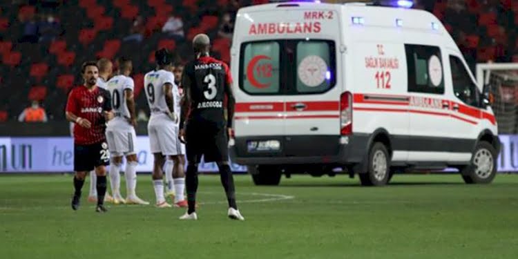 Beşiktaş’ta N’Sakala yere yığıldı, ambulans çağırıldı