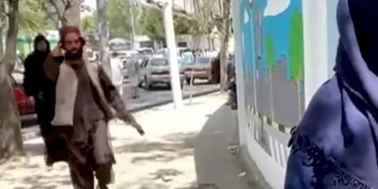 Taliban’dan kadınlarla röportaj yapan Türk televizyonuna müdahale!