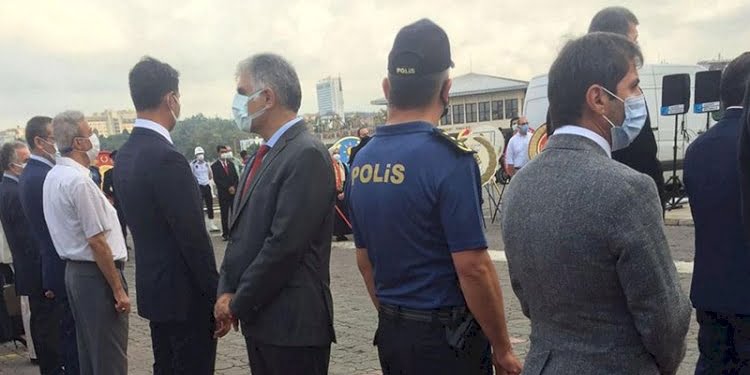 Törende kriz… Erdoğan’ın mesajı okunurken sırtını döndü