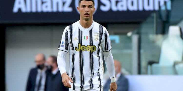 Ronaldo yeni takımına imzayı attı