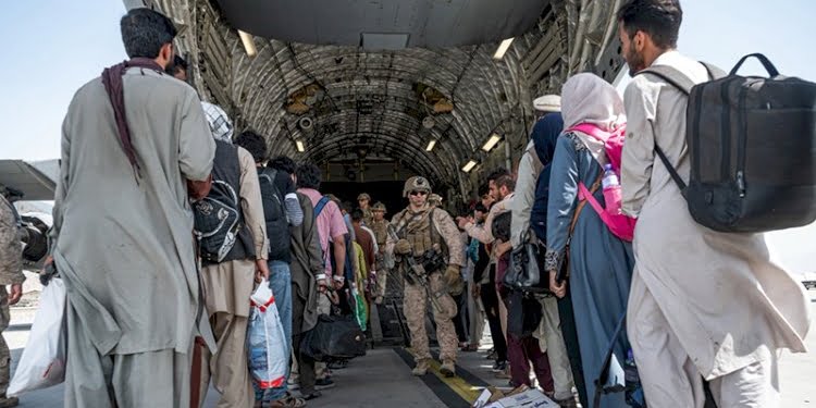 ABD fonlu gazetecileri de Afganistan’da bırakmış