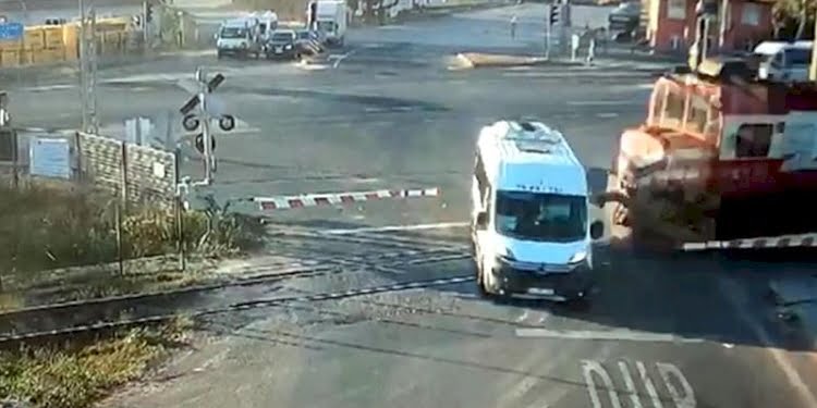 7 kişinin öldüğü tren kazasında minibüsün sürücüsü konuştu: Demek ki geçmemek gerekiyormuş