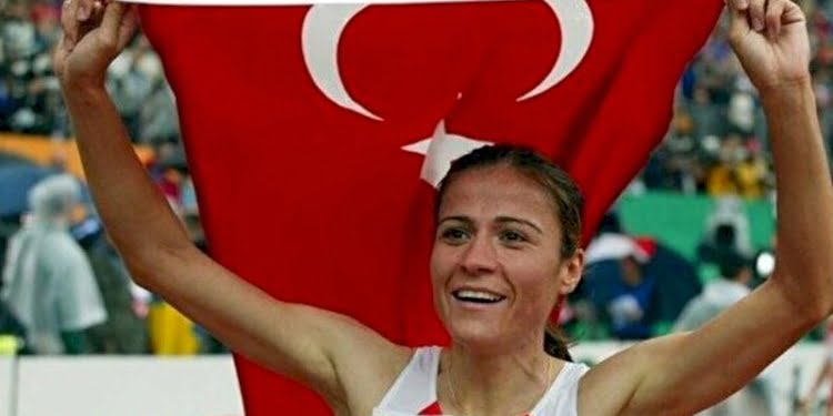 Eski milli atlet Süreyya Ayhan, öğretmen olarak bir ortaokula atandı