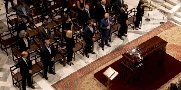Mikis Theodorakis son yolculuğuna uğurlandı
