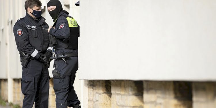 Emekli maaşını alabilmek için ölen annesini bodrumda sakladı