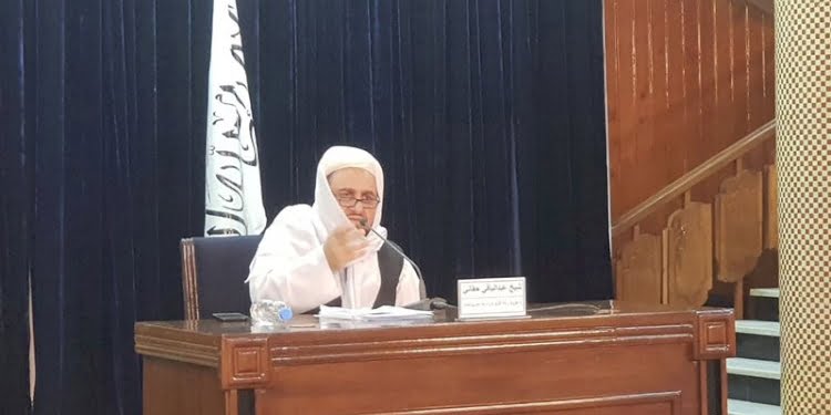 Afganistan’da karma eğitime son… Erkek hocalar perde arkasından kız öğrencilere ders verebilecek