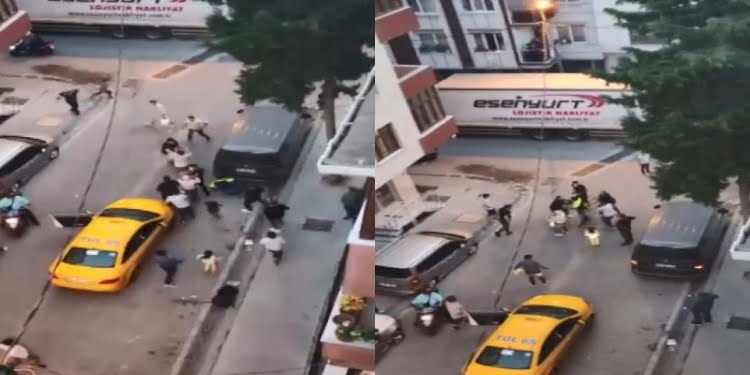 Taksiciyle müşteri arasında tekme tokat kavga
