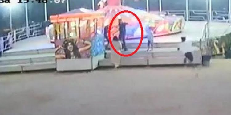 Lunaparkta balerine çocuğunu bindirmeyen görevliye silah çekti