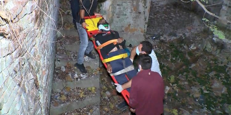 Manzara izlediği tarihi surlardan düştü