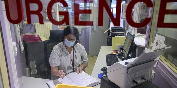 Fransa’da Kovid-19 aşısı olmayan 3 bin sağlık çalışanı açığa alındı