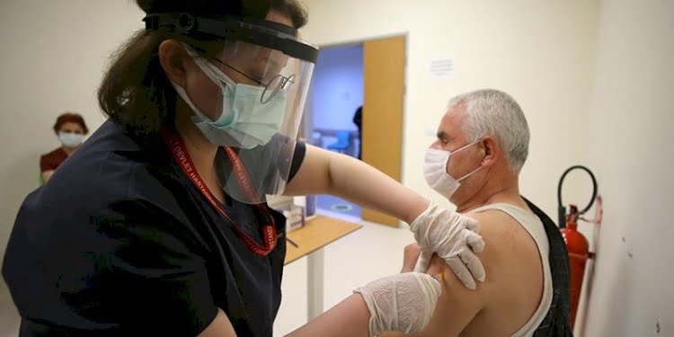 FDA’dan BioNTech aşısı için üçüncü doz kararı
