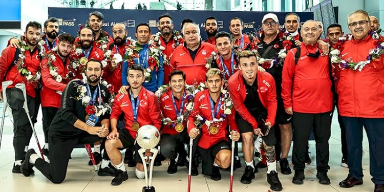 Ampute Futbol Milli Takımı coşkuyla karşılandı