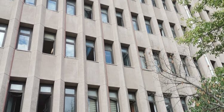 Tutuklama kararını duyan sanık pencereden atladı