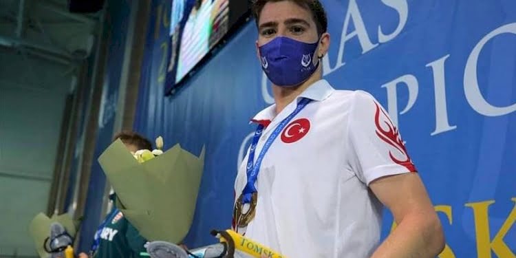 Milli yüzücüden tarihi dünya şampiyonluğu