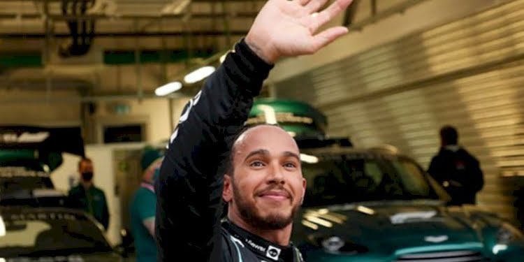 Hamilton F1 kariyerinin 100. galibiyetini aldı