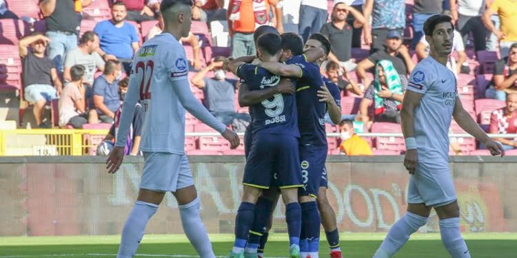 Fenerbahçe Hatay’dan lider döndü