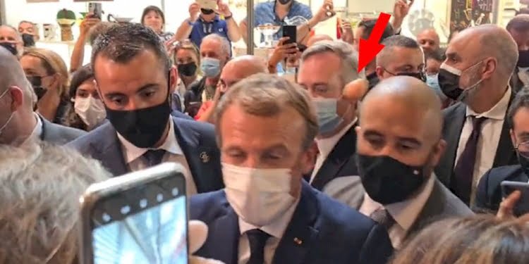 Macron’a ‘yumurta’lı saldırı