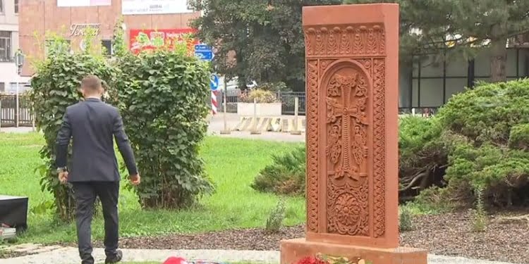 Dışişleri neden sessiz?… Çekya’da ‘Ermeni soykırımı anıtı’ diktiler!