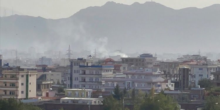 Kabil’de cami önünde patlama