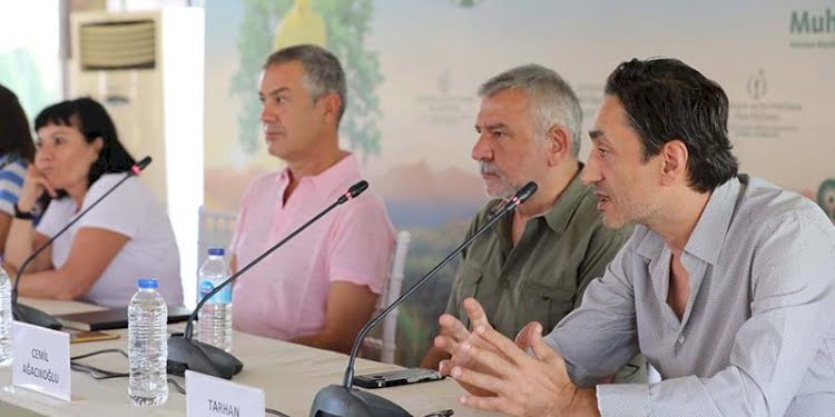 ‘Kafes’ filminin yönetmeni, başrol oyuncusuyla kafede tanışmış