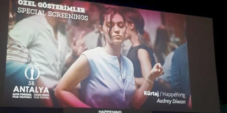 O sahnede 3 seyirci bayıldı