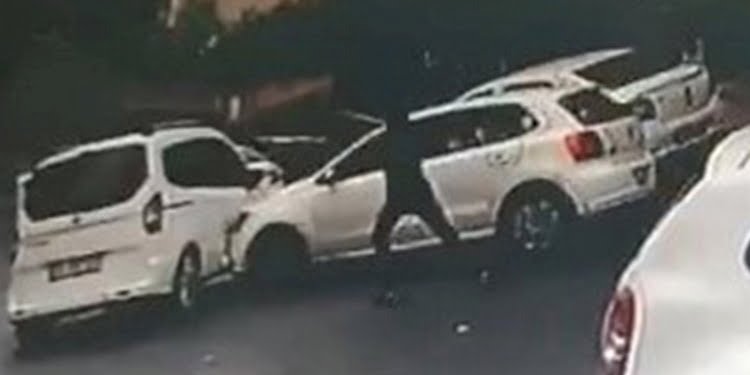 Aracıyla önünü kestiği sürücüye kurşun yağdırdı