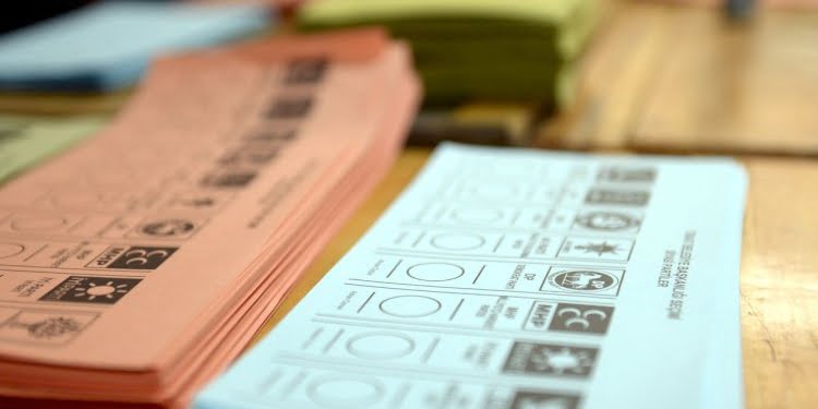Son seçim anketinde 8 puan fark çıktı!
