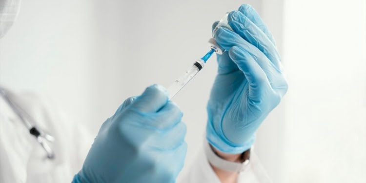‘Aşı kalp spazmı yapıyor’ iddiası için özür geldi