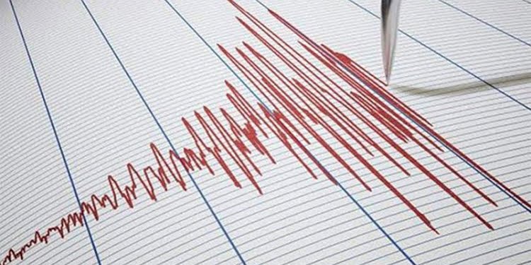 Endonezya’da 7.4 büyüklüğünde deprem