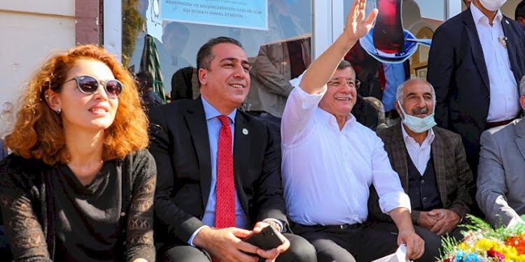 Davutoğlu’nun ‘açılım’ propagandası Nagehan Alçı’ya kaldı
