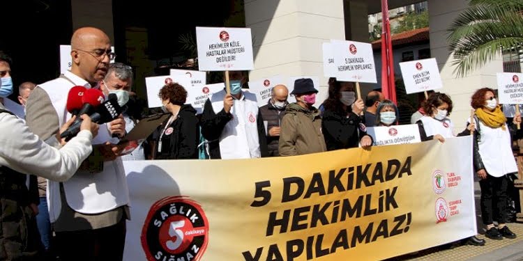 Doktorlardan ‘MHRS’ protestosu