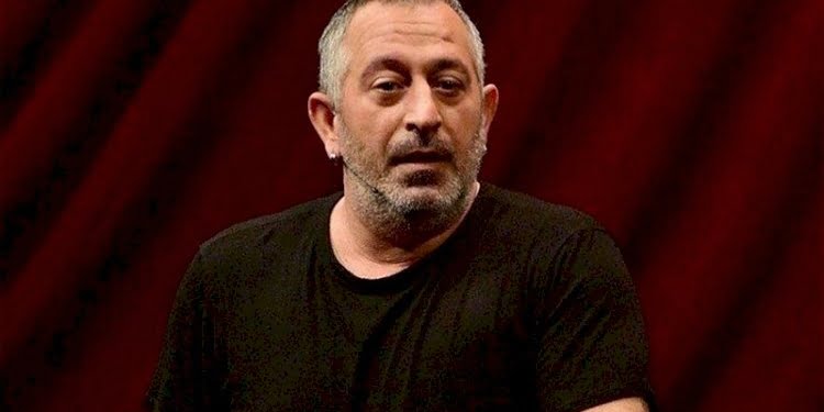 Cem Yılmaz’dan aşı karşıtlarına ‘Viagra’lı yanıt: Çipi koyacaksam ona koyarım