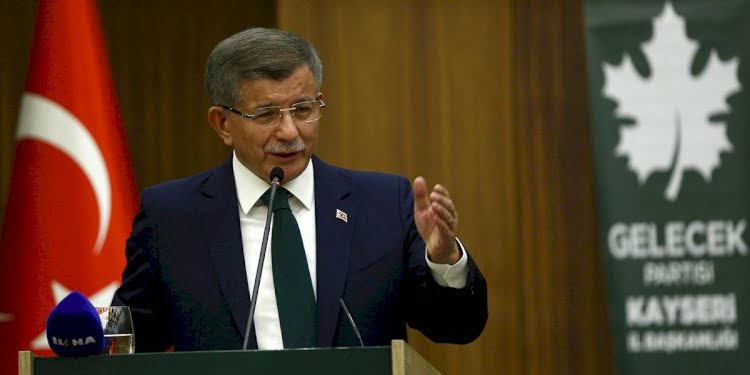 Ahmet Davutoğlu’dan ’10 büyükelçi’ kararına tepki