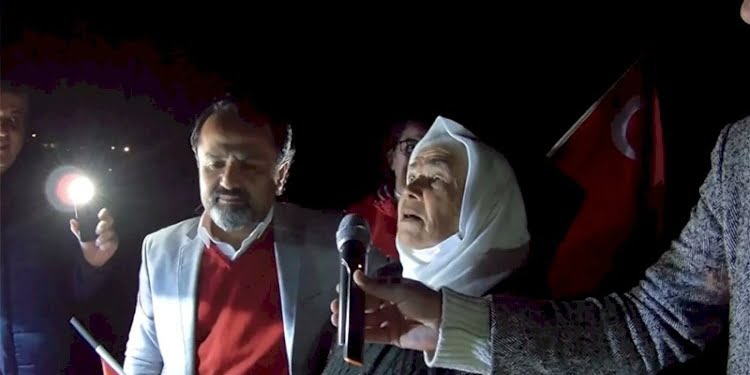 80 yaşındaki Kadriye nine unutturulmaya çalışılan Andımız’ı okudu