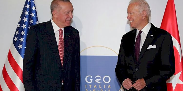 Erdoğan’a ‘Biden’a gülümseme’ göndermeli ‘zam’ eleştirisi